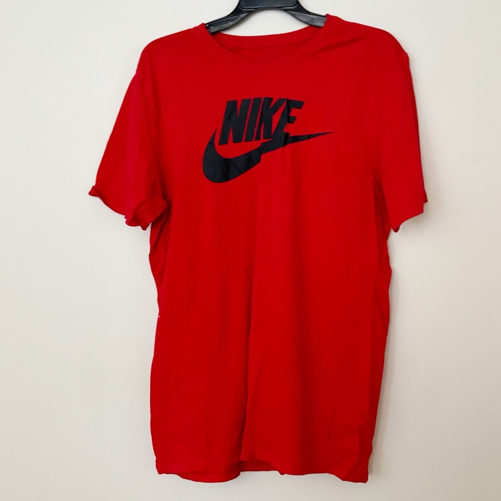 Nike Futura Icon Tee Mens Size Large Red Black Colorway Swoosh Athletic‎ Cut Gym